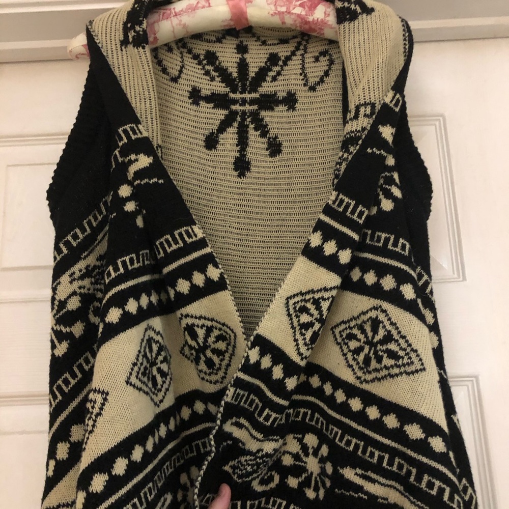 Cute Shaw/overthrow cardigan